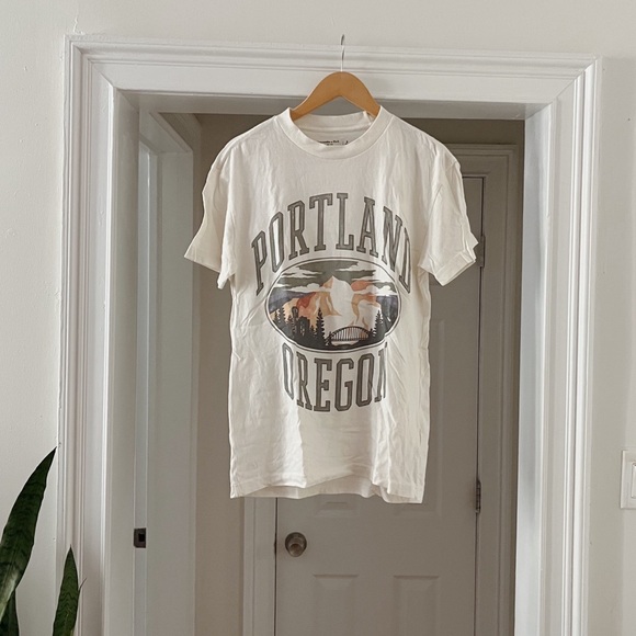 Abercrombie Graphic Tee - Picture 4 of 4